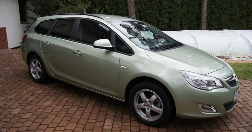 Opel Astra cena 26900 przebieg: 136000, rok produkcji 2011 z Kałuszyn małe 379
